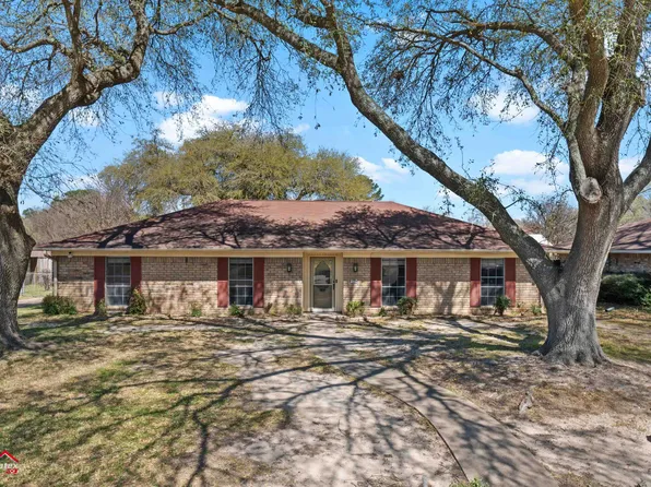 131 Briarmeadow Dr, Longview, TX 75604