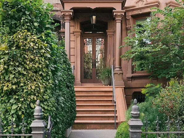 388 Washington Ave #1, Brooklyn, NY 11238