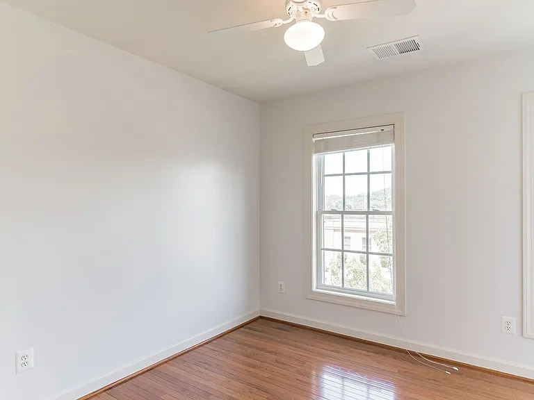 908 W Glebe Rd — Photo 26