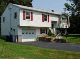 16 Lee Rd, Waterford, CT 06385