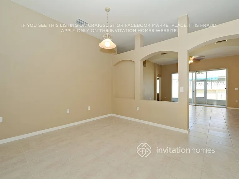 4438 Beaumaris Dr — Photo 2