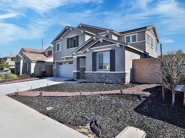 4551 Highland Ave — Photo 3