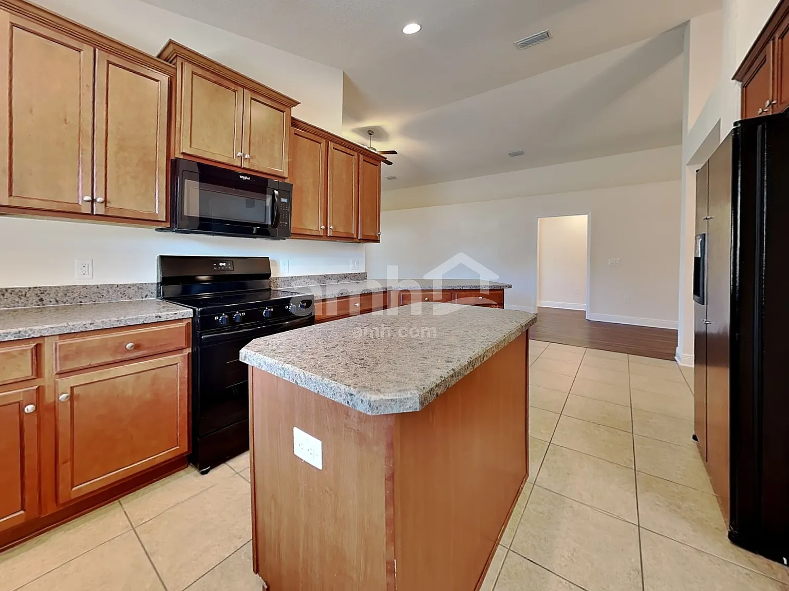 4 bed, 3.0 bath, 2200 sqft, $2,365 — Photo 3