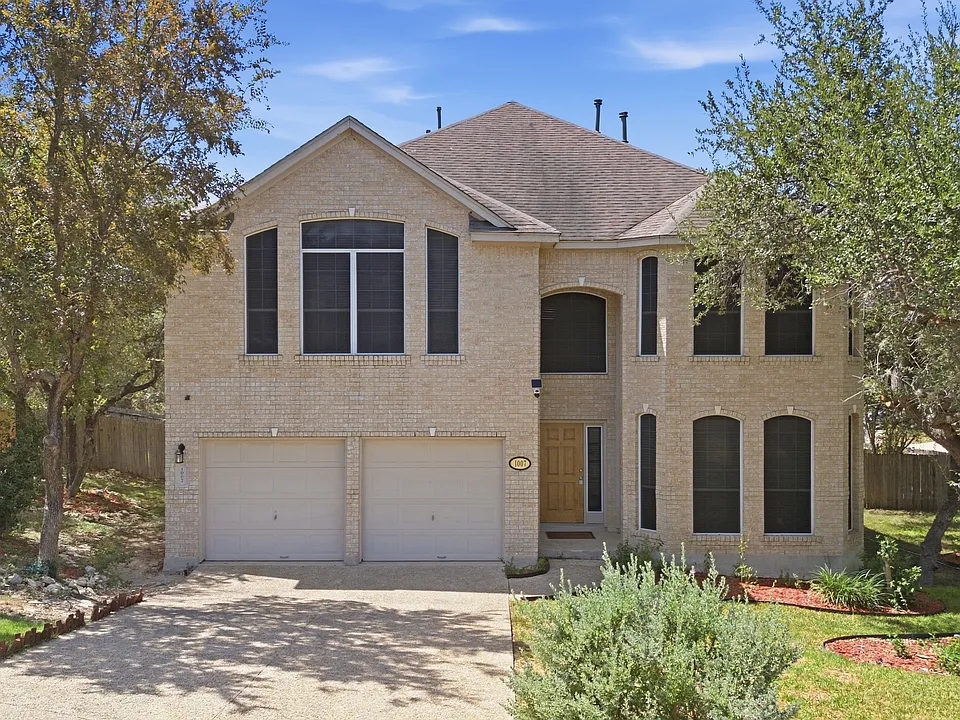 1007 Serenata Cir