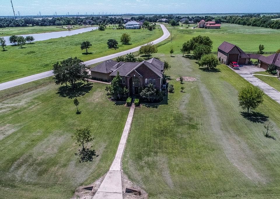 1st image of 6611 Crown Oak Ct