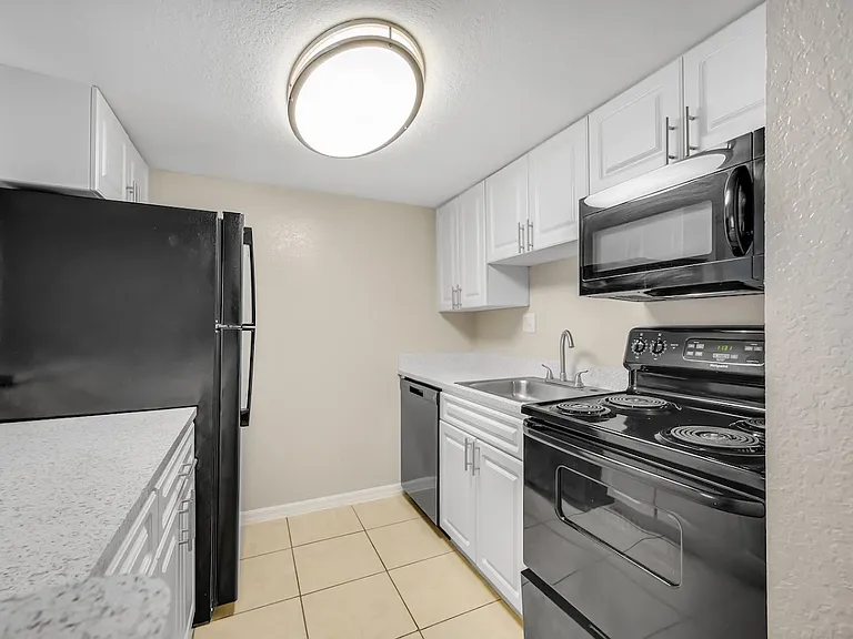 Serenity Lake Apartments — Photo 28