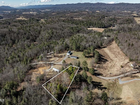 3rd image of 828 Red Brush Rd