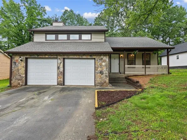 1055 Chapman Ln, Stone Mountain, GA 30088