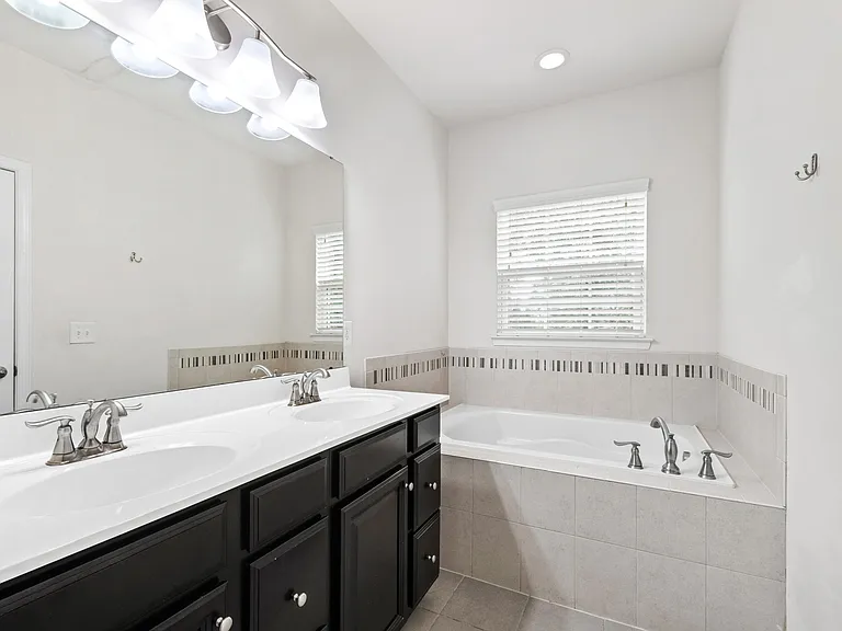 1101 Boxcar Way — Photo 16