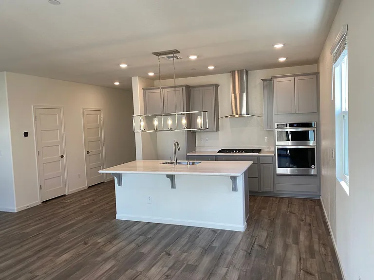 830 Valencia St — Photo 2