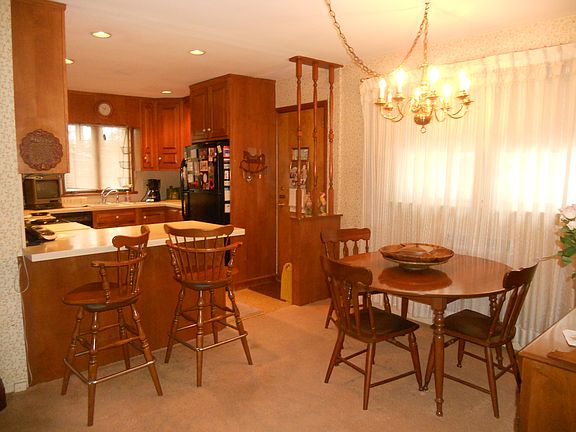 Eat-In Kitchen