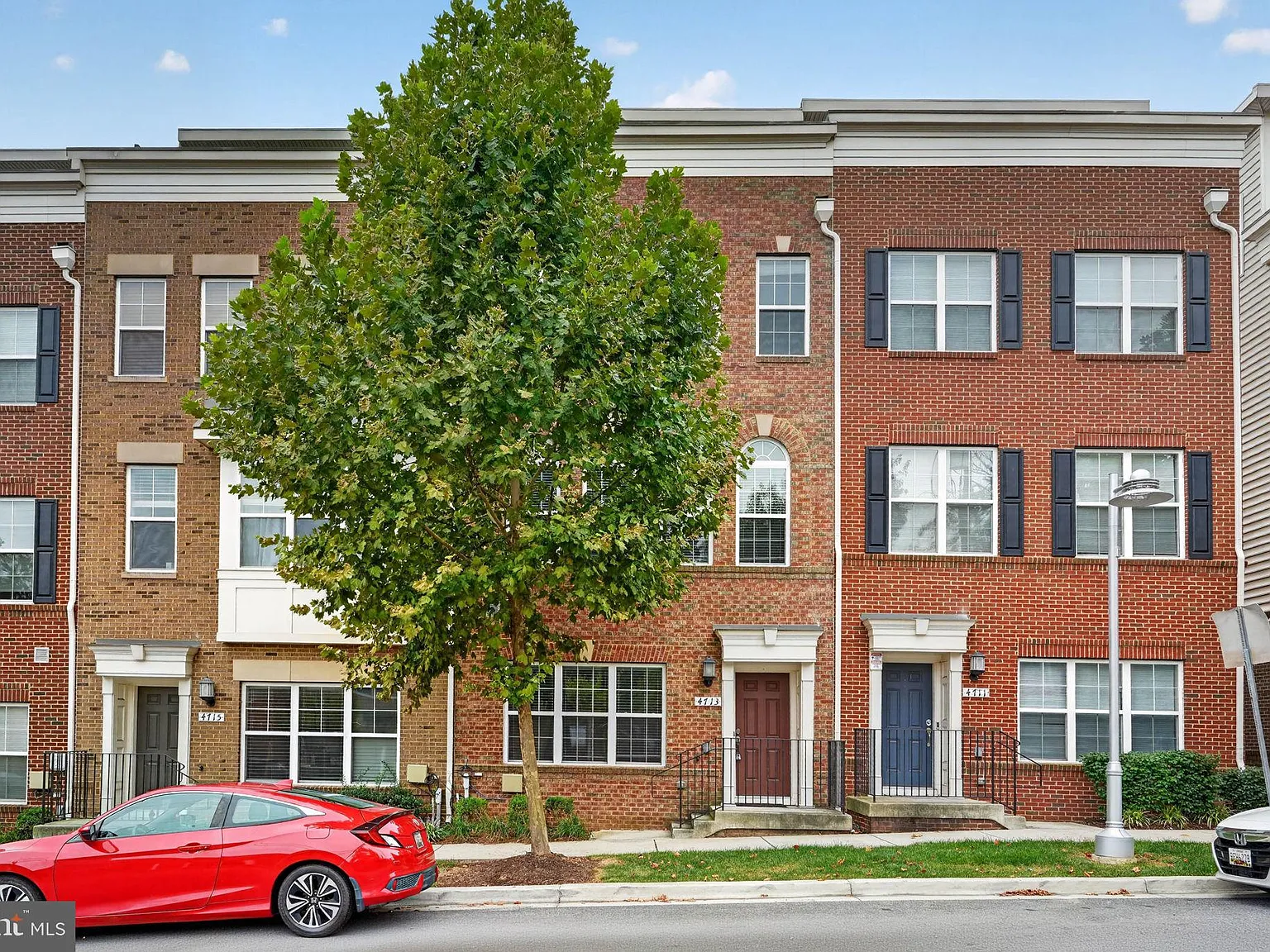 3 bed, 5.0 bath, 1680 sqft, $3,500 — Photo 2