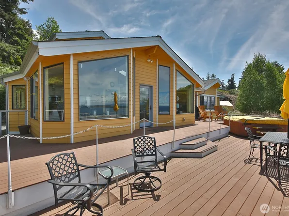 330 Susana Drive, Freeland, WA 98249