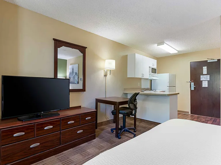 Studio Suite - 1 Queen Bed