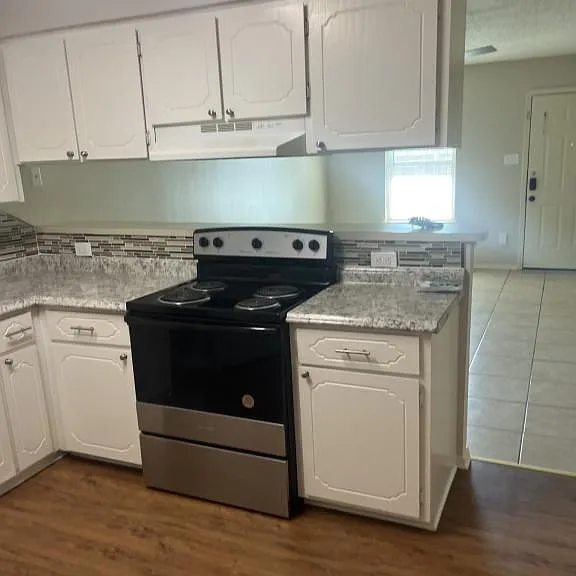 206 E Sycamore Ln — Photo 5