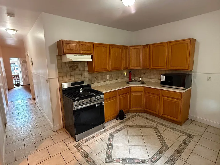 190 N 1st St #1 — Photo 10