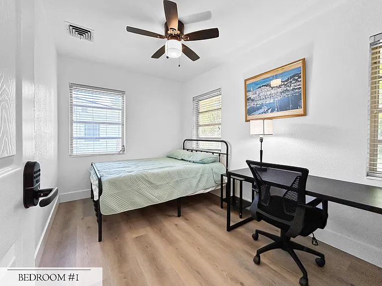 Oleander Dr SE — Photo 1