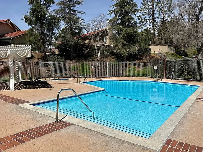 6691 Summerhill Ct — Photo 1