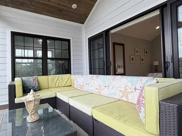 Master Bedroom - Porch