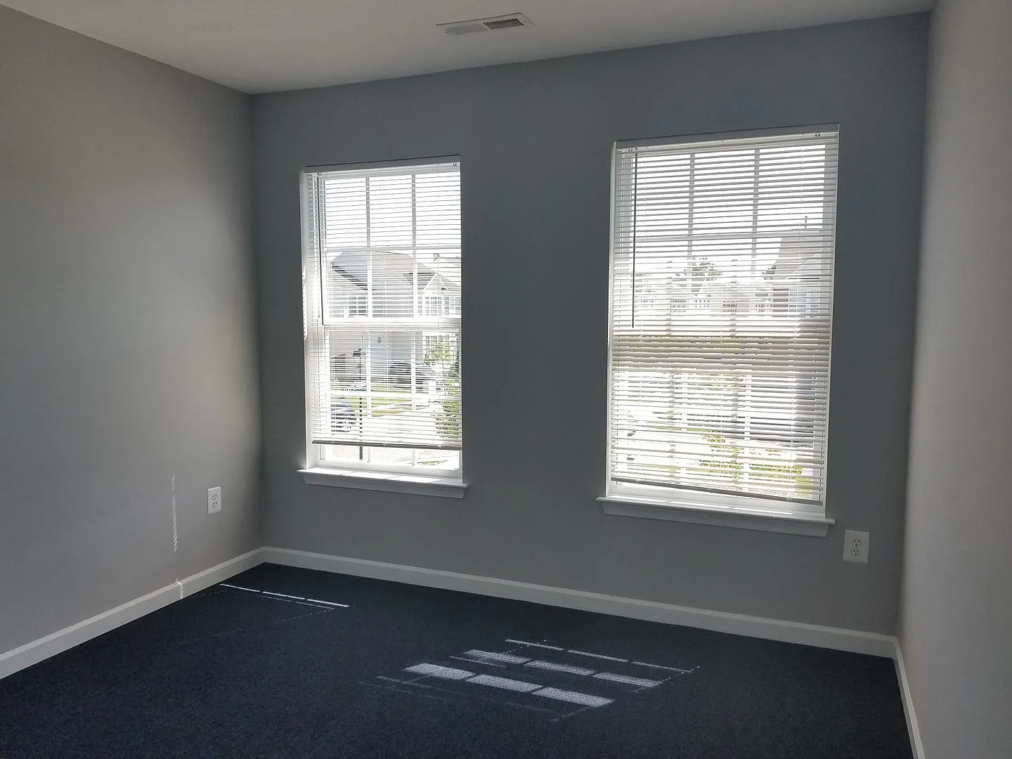Middle River - 4 bedrooms and 3.5 baths Available! — Photo 4