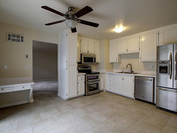 3rd image of 176 Kingston Ave APT B