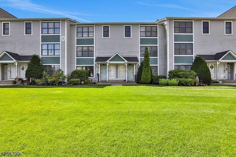 1st image of 98 Heritage Ln #98