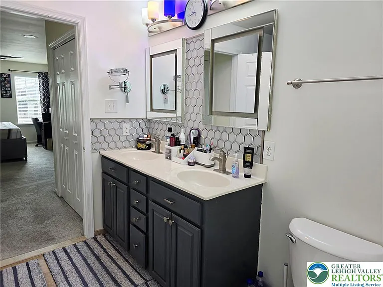 1052 Kingston Ln — Photo 48