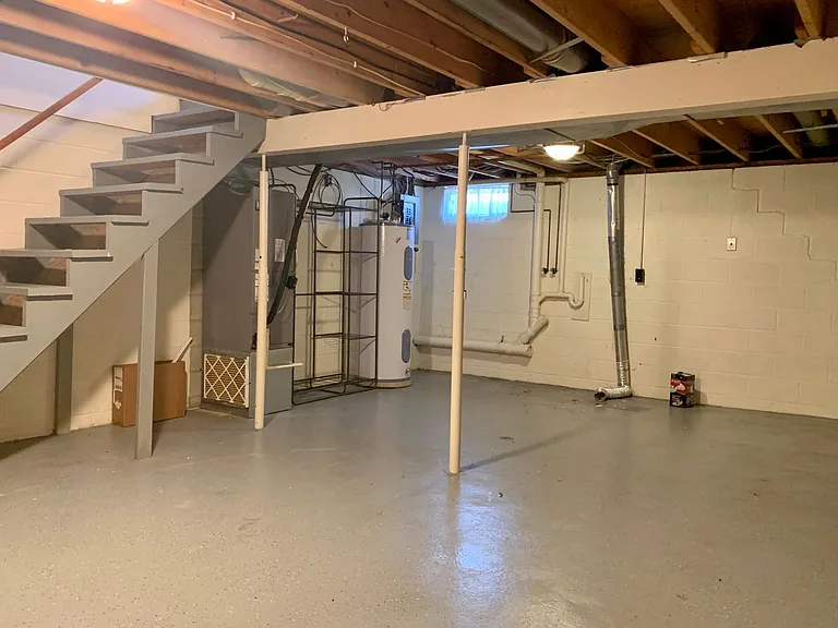 271 Circular St — Photo 9
