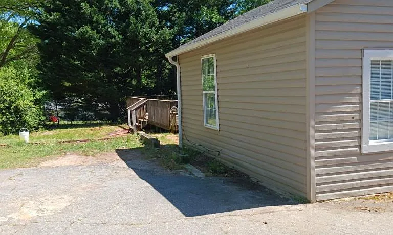 25 E Belvue Rd — Photo 29