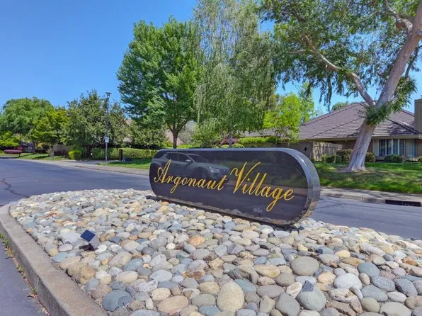 1895 Levi Strauss Ct, Gold River, CA 95670