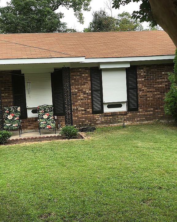 2nd image of 3357 Old Louisville Rd