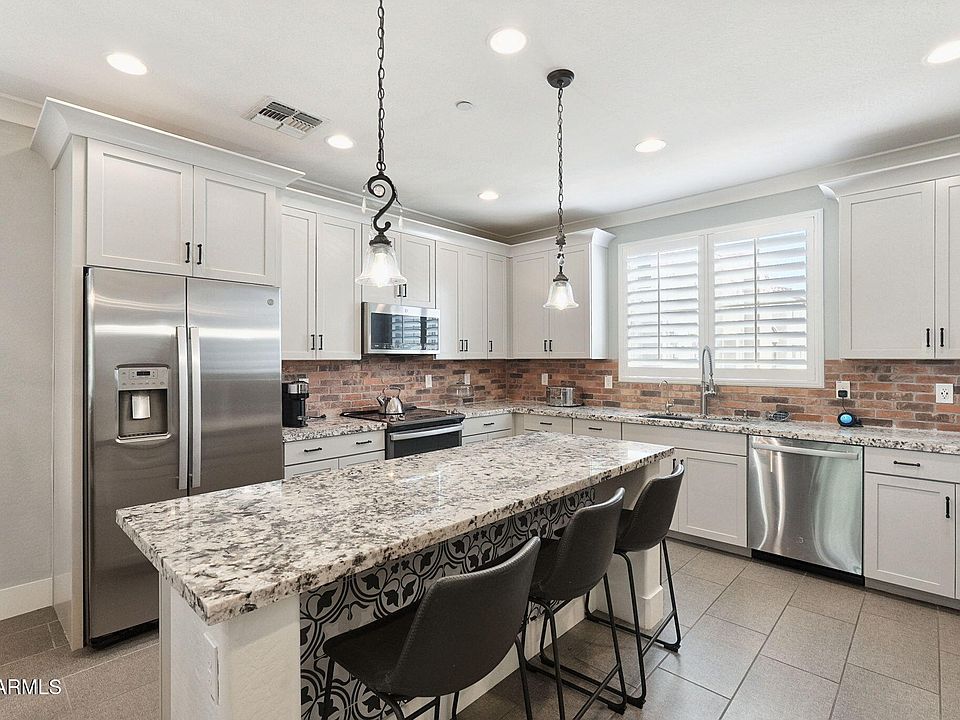 1st image of 2662 S HARMONY Avenue