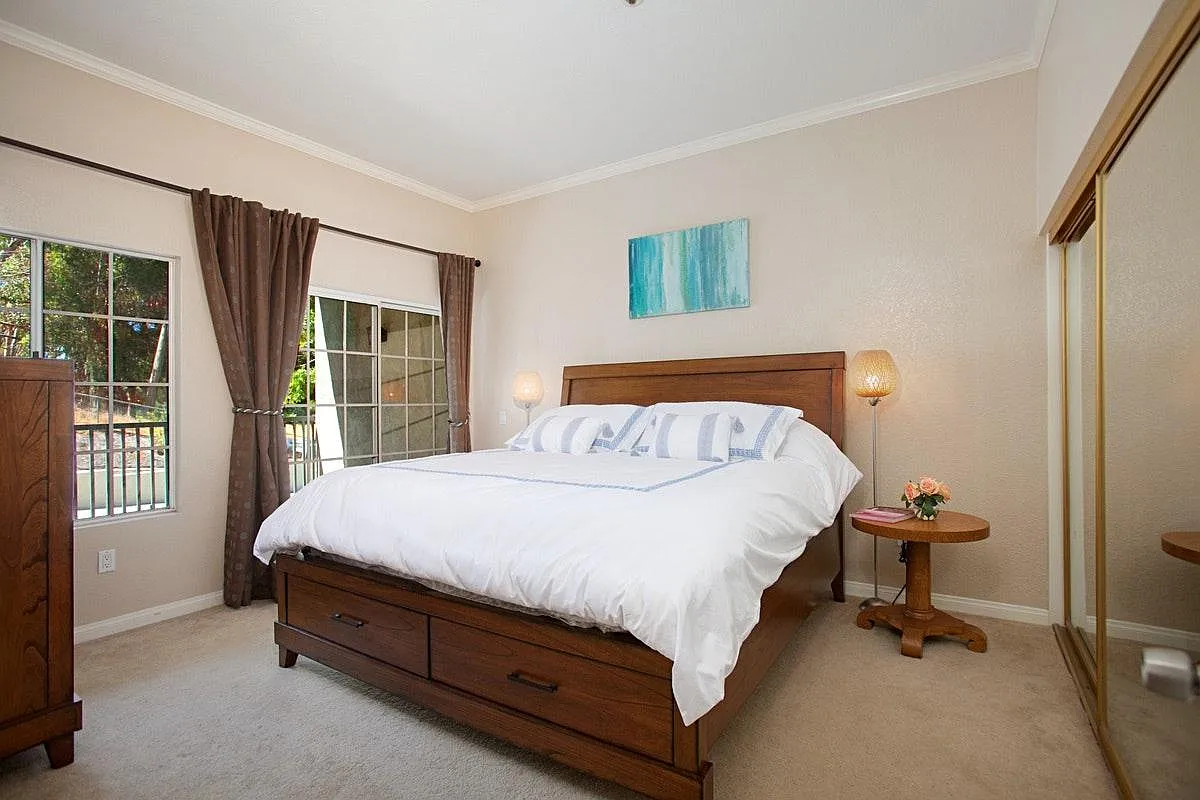 2 bed, 2.5 bath, 1265 sqft, $3,699 — Photo 4