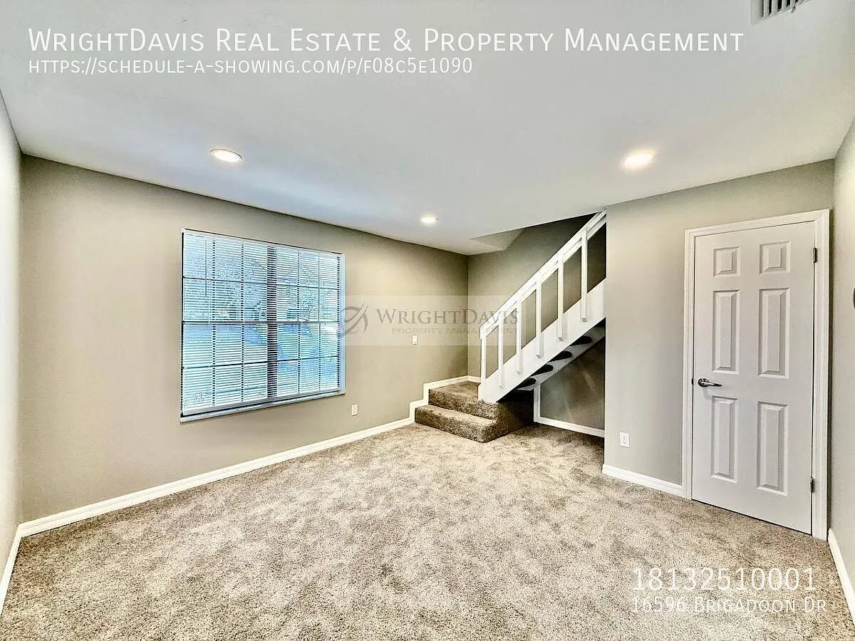 Newly Renovated 2/2.5 Townhouse with Lake Views — Photo 3