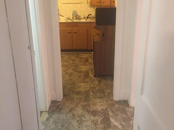 5th image of 507 Vine Ave W