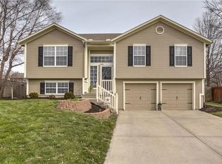 1502 Allendale Dr, Greenwood, MO 64034