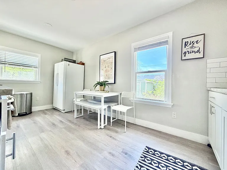 37 W Robert Ave — Photo 6