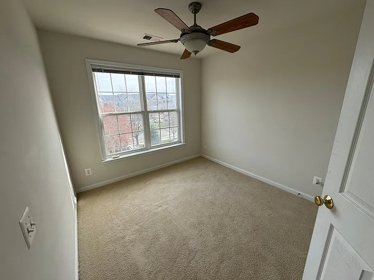 5266 Jule Star Dr — Photo 9