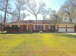 3016 Crest Dr, Dickinson, TX 77539