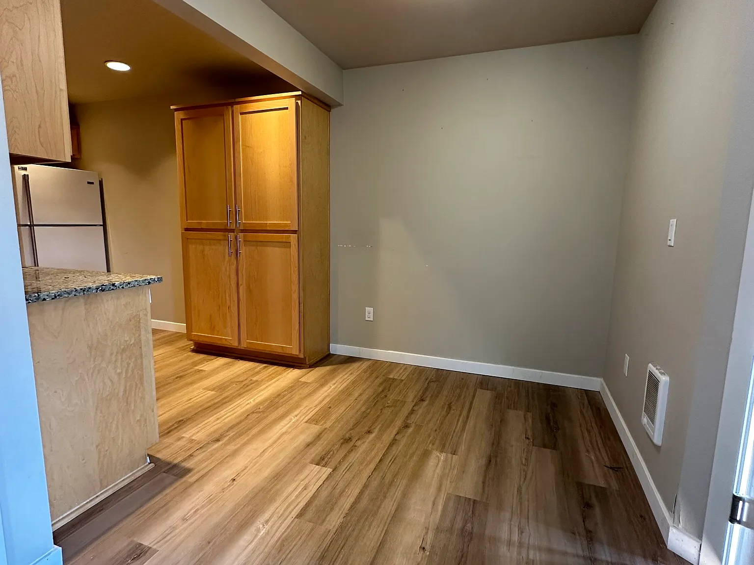 2 bed, 950 sqft, $1,545 — Photo 3