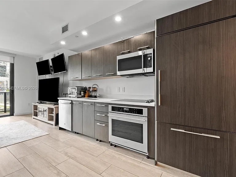 45 SW 9th St #1109 — Photo 3