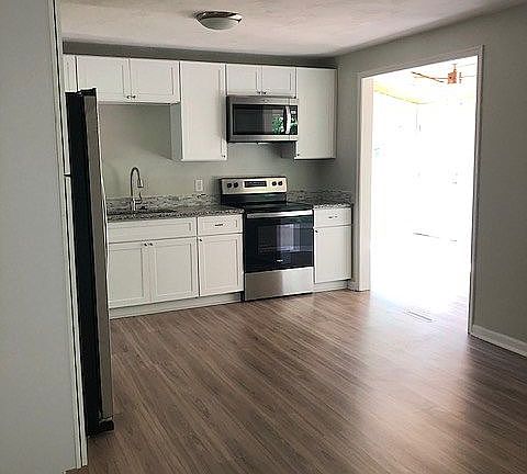 2nd image of 3409 S Park Cir