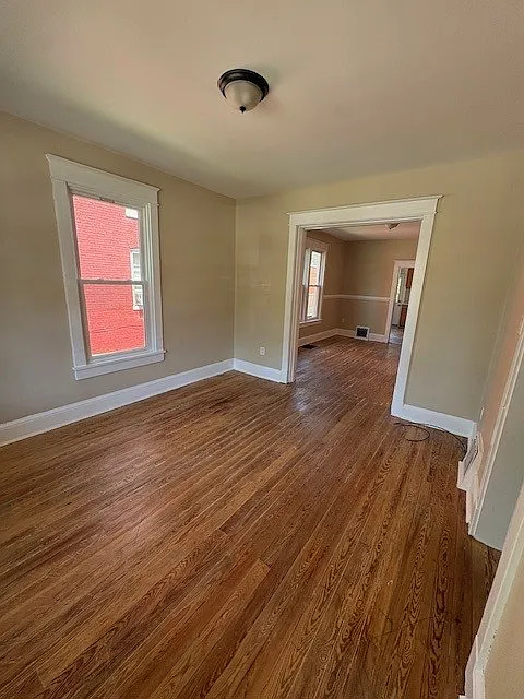 3 bed, 1.5 bath, 2856 sqft, $1,500 — Photo 4