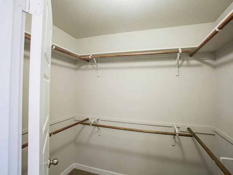113 Lakeview Ct — Photo 10
