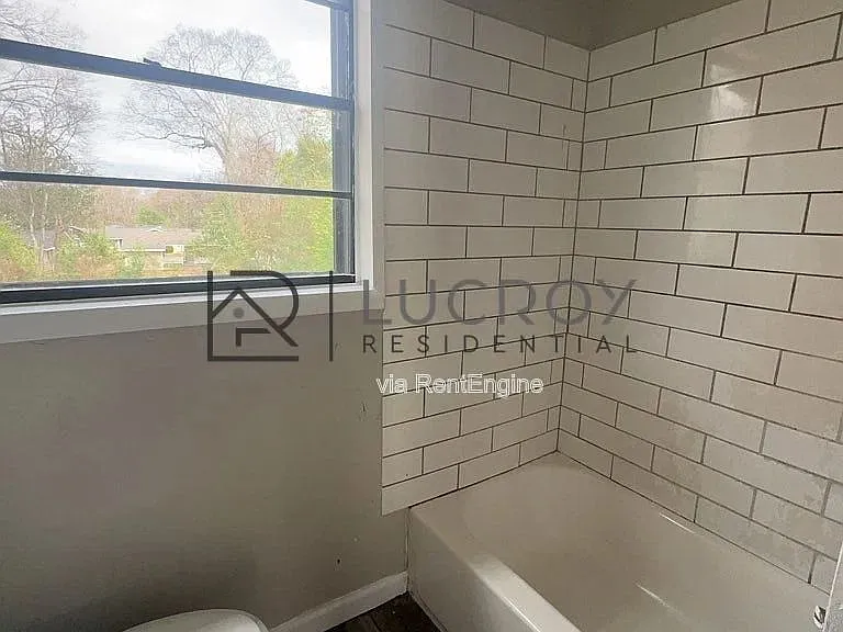 320 Lawrence Rd — Photo 10
