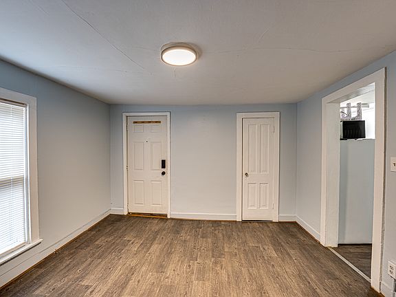 4th image of 426 N Lake St #4