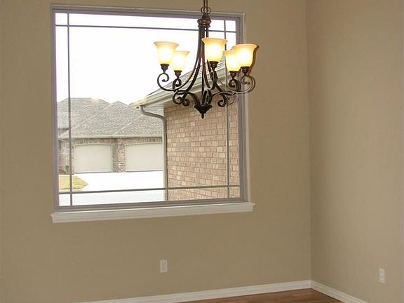 4th image of 1101 W Bryce Ln