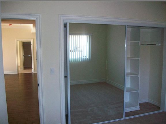 4th image of 10950 Bloomfield St Unit 102