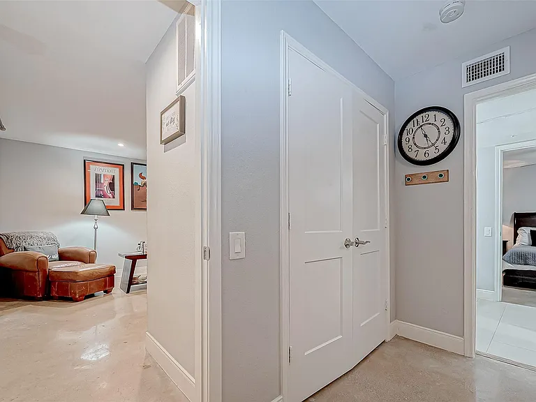 1860 White Oak Dr #375 — Photo 3