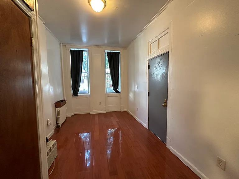 223 Van Brunt St #1R — Photo 9